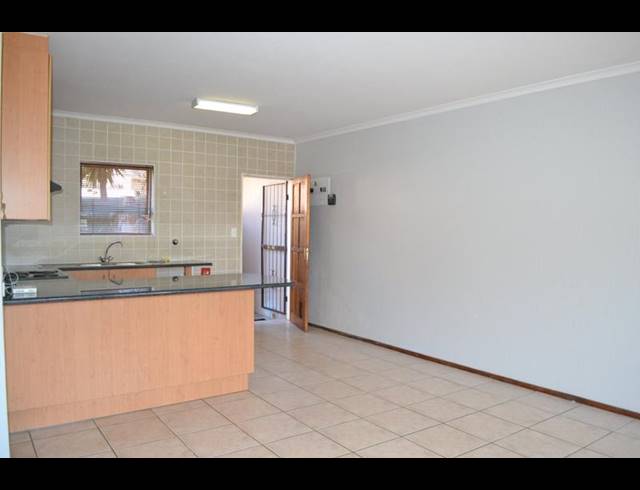 3 BEDROOM TOWNHOUSE FOR SALE IN CHANCLIFF RIDGE